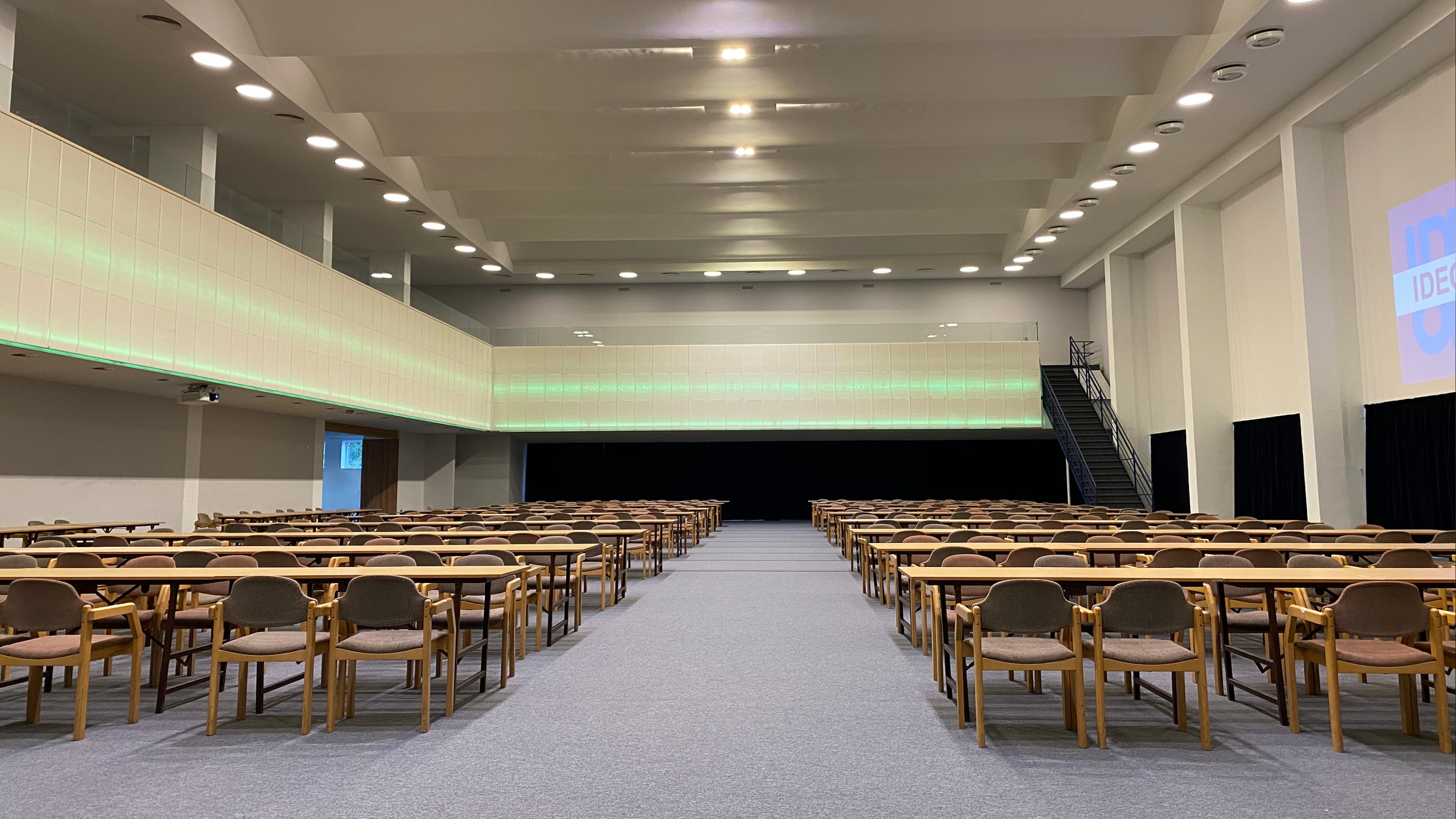 Vybavené přísálí kongresového centra Ideon Pardubice pro konferenční akce